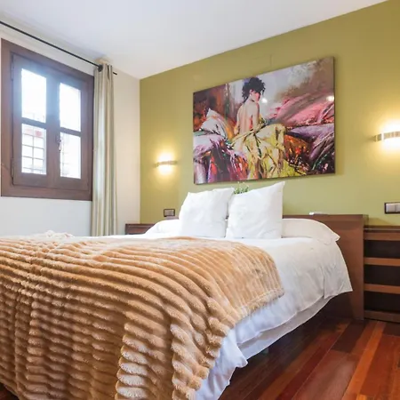 Teresitas Junto A La Catedral Toledo