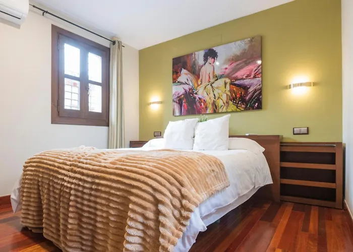 Teresitas Junto A La Catedral Толедо