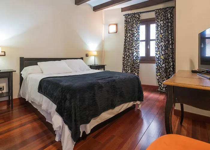 Teresitas Junto A La Catedral * Толедо